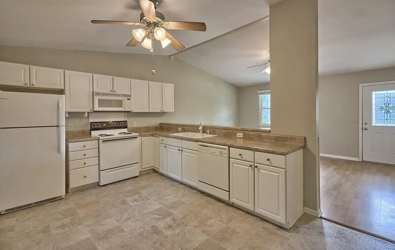 1111 Lancaster St - Photo 5 of 11