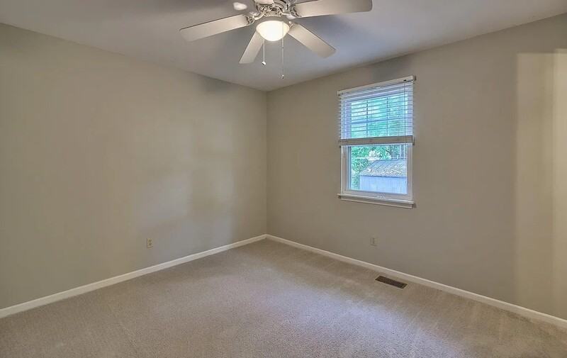 1111 Lancaster St - Photo 7 of 11