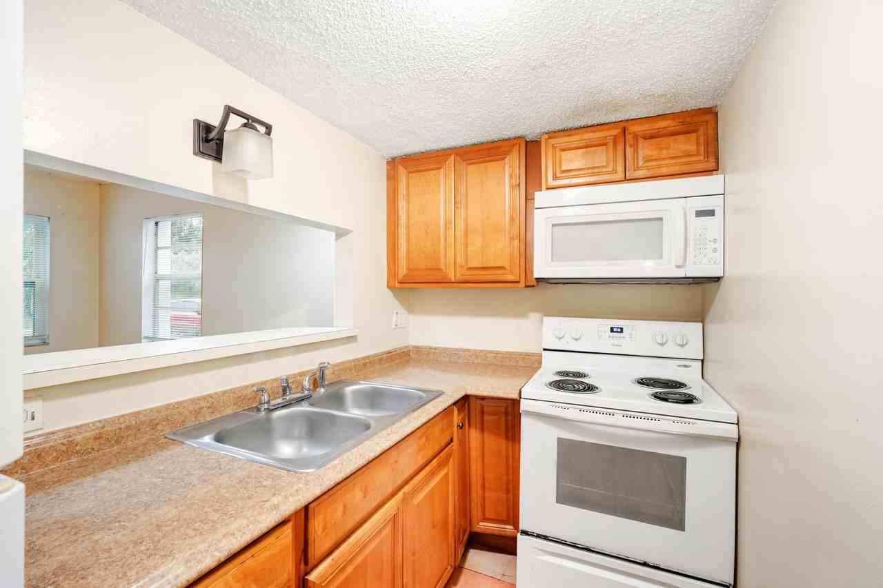 7100 Waterside Dr - Photo 4 of 16