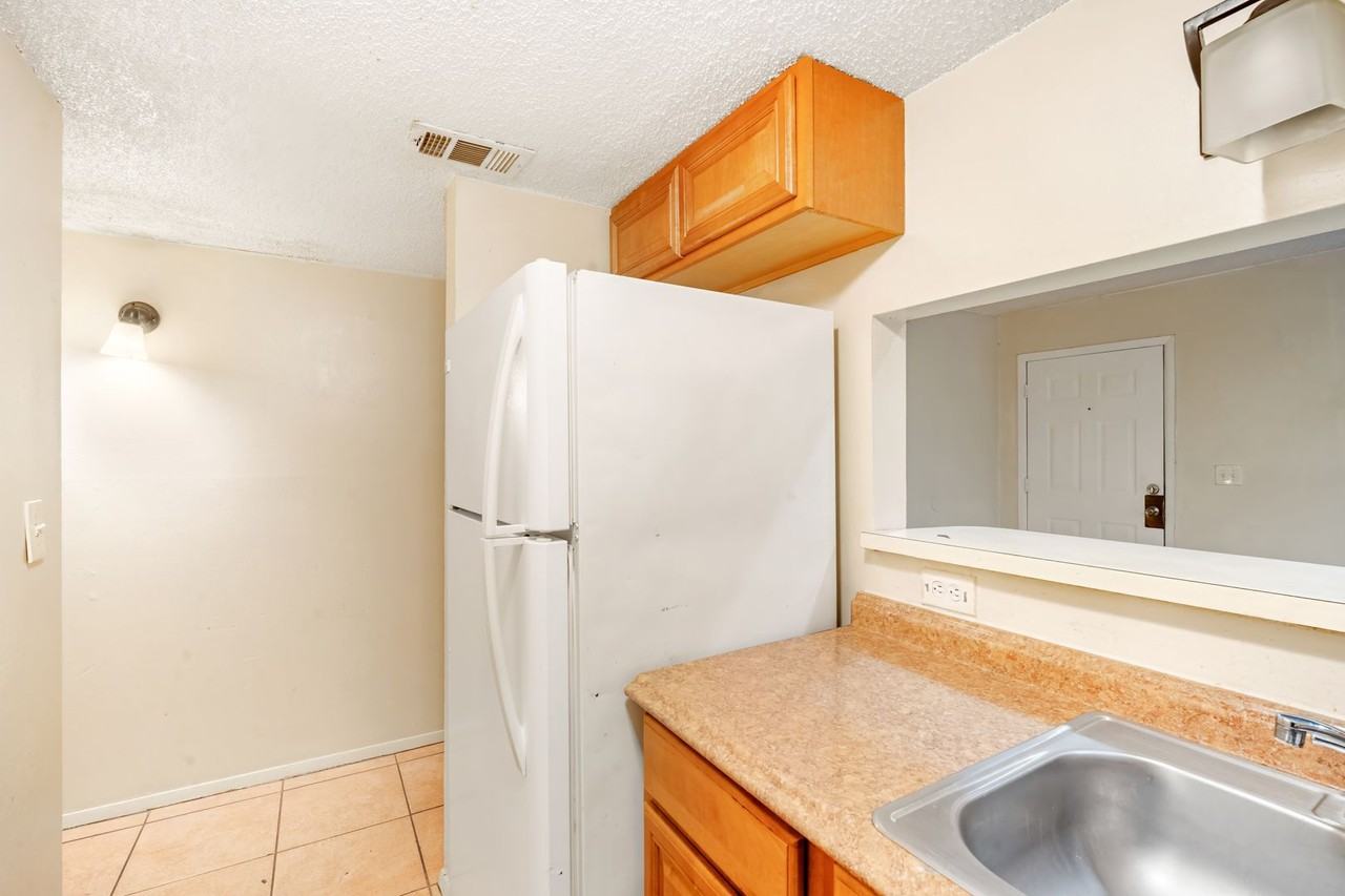 7100 Waterside Dr - Photo 5 of 16