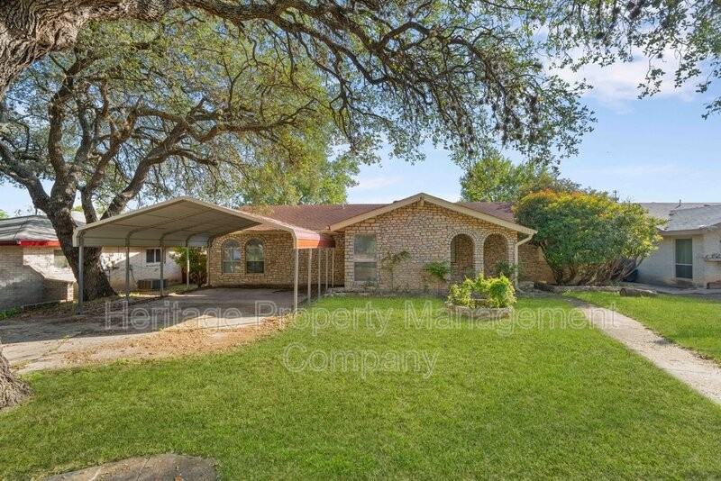 6323 Forest Bnd - Photo 2 of 35