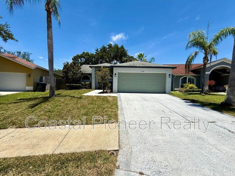 8774 Huntfield St - Photo 2 of 33