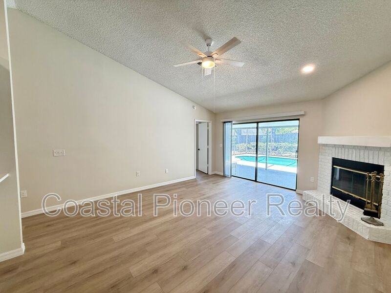 8774 Huntfield St - Photo 6 of 33