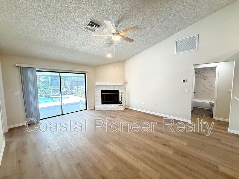 8774 Huntfield St - Photo 7 of 33