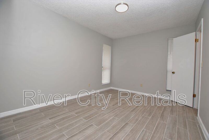 5021 Fulham Rd S - Photo 3 of 15