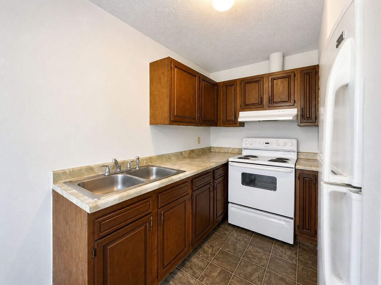 89 Moser St - Photo 2 of 8