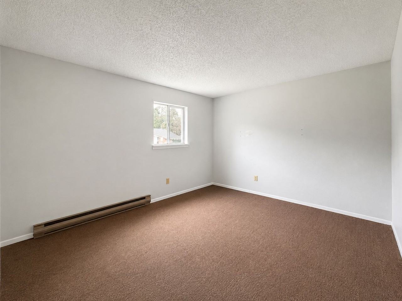 89 Moser St - Photo 4 of 8