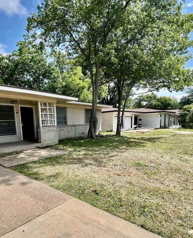2411 E Mitchell St - Photo 3 of 25