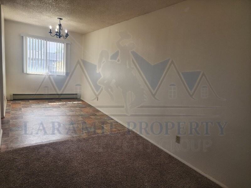 708 Downey St #9 - Photo 5 of 18