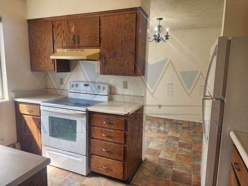 708 Downey St #9 - Photo 6 of 18
