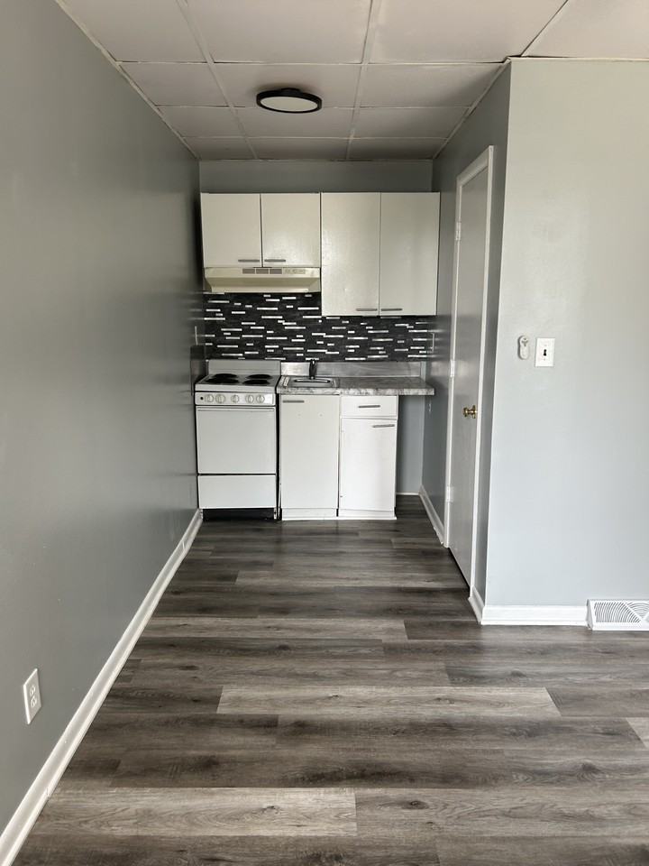 909 South 8th Street - Photo 3 of 9