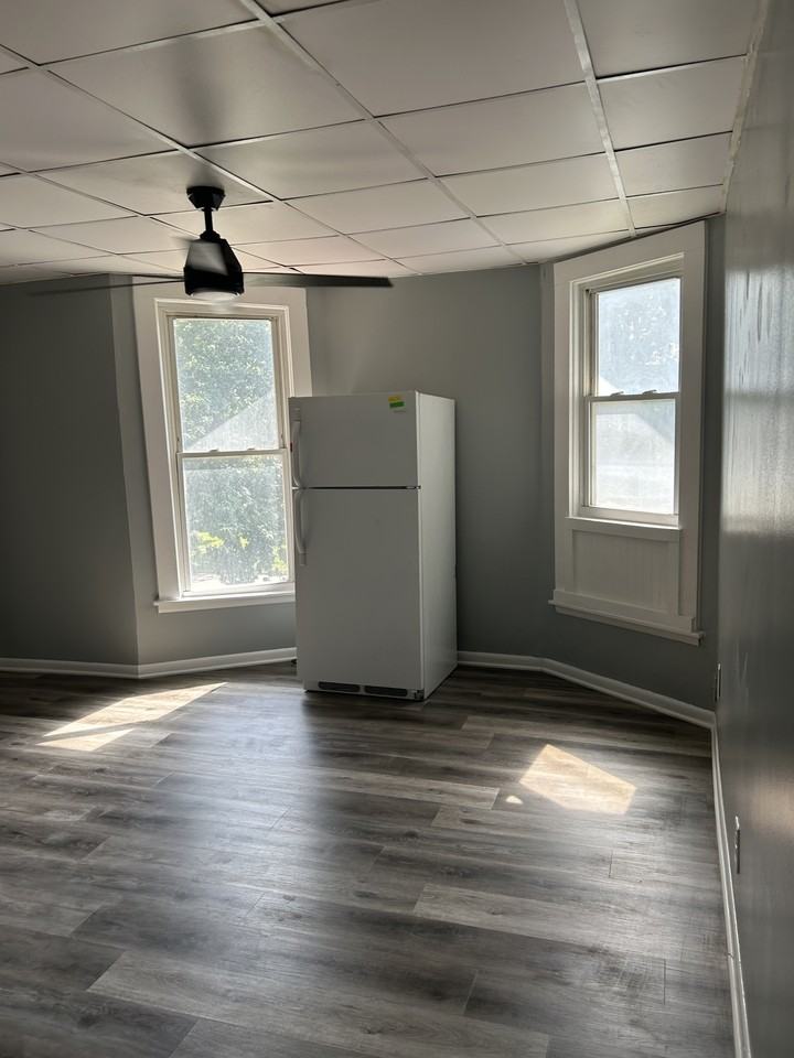 909 South 8th Street - Photo 5 of 9