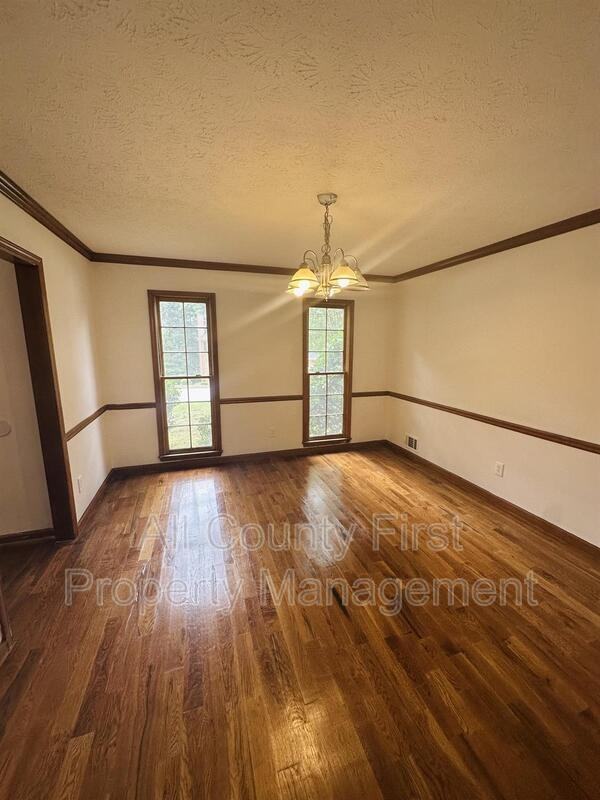 3688 Seton Hall Dr - Photo 4 of 15