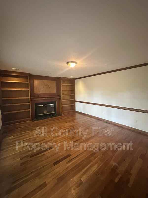 3688 Seton Hall Dr - Photo 5 of 15