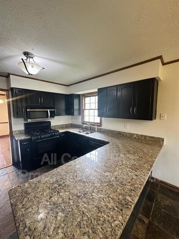 3688 Seton Hall Dr - Photo 6 of 15