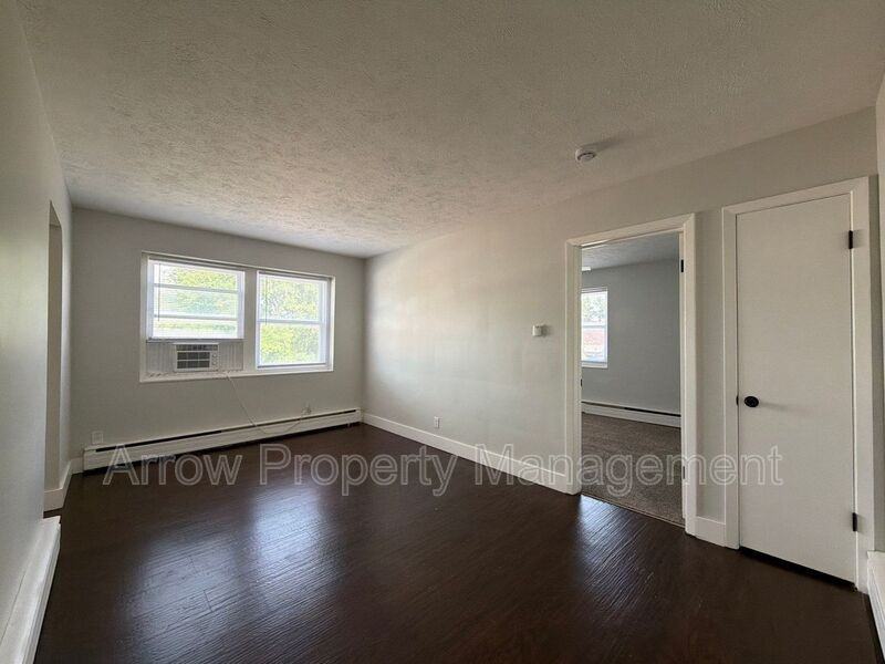 1037 G St #1 - Photo 3 of 7