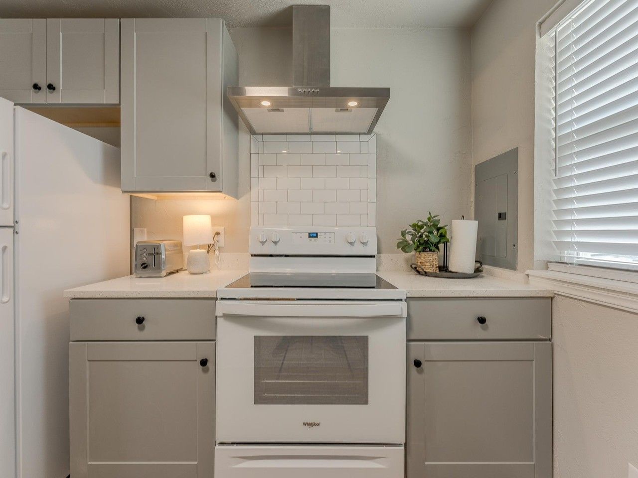 1001 E Main ST, Apt A - Photo 5 of 15
