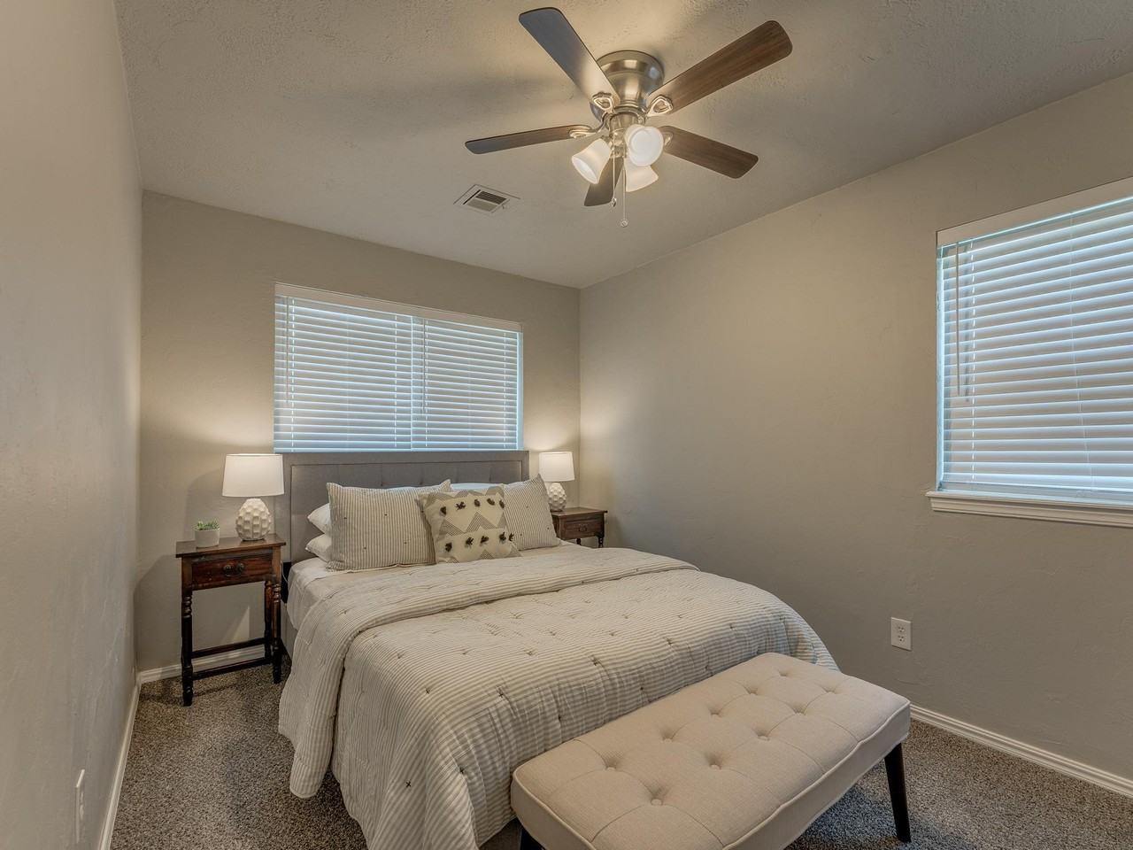1001 E Main ST, Apt B - Photo 6 of 12