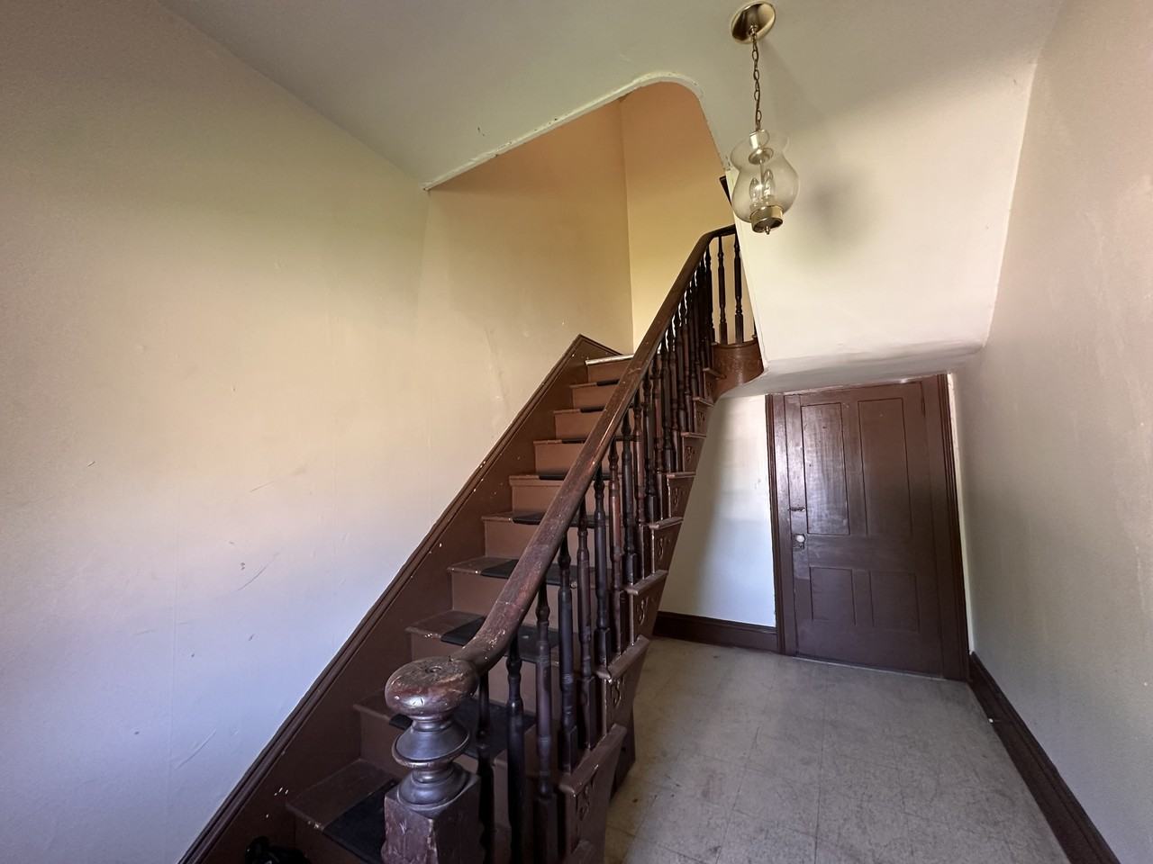 140 1/2 East 6th Avenue - Photo 3 of 8