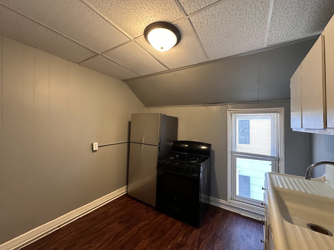 140 1/2 East 6th Avenue - Photo 7 of 8