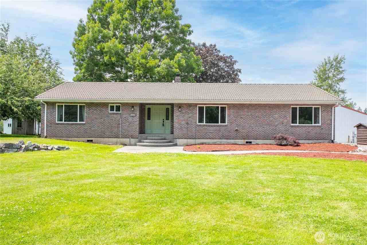 5539 Noon Road - House A - Photo 7 of 38