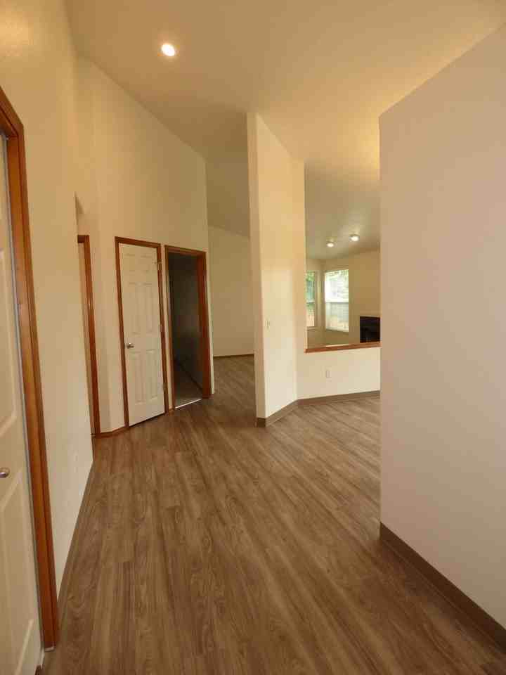 5699 Waln Creek Ct S - Photo 2 of 44
