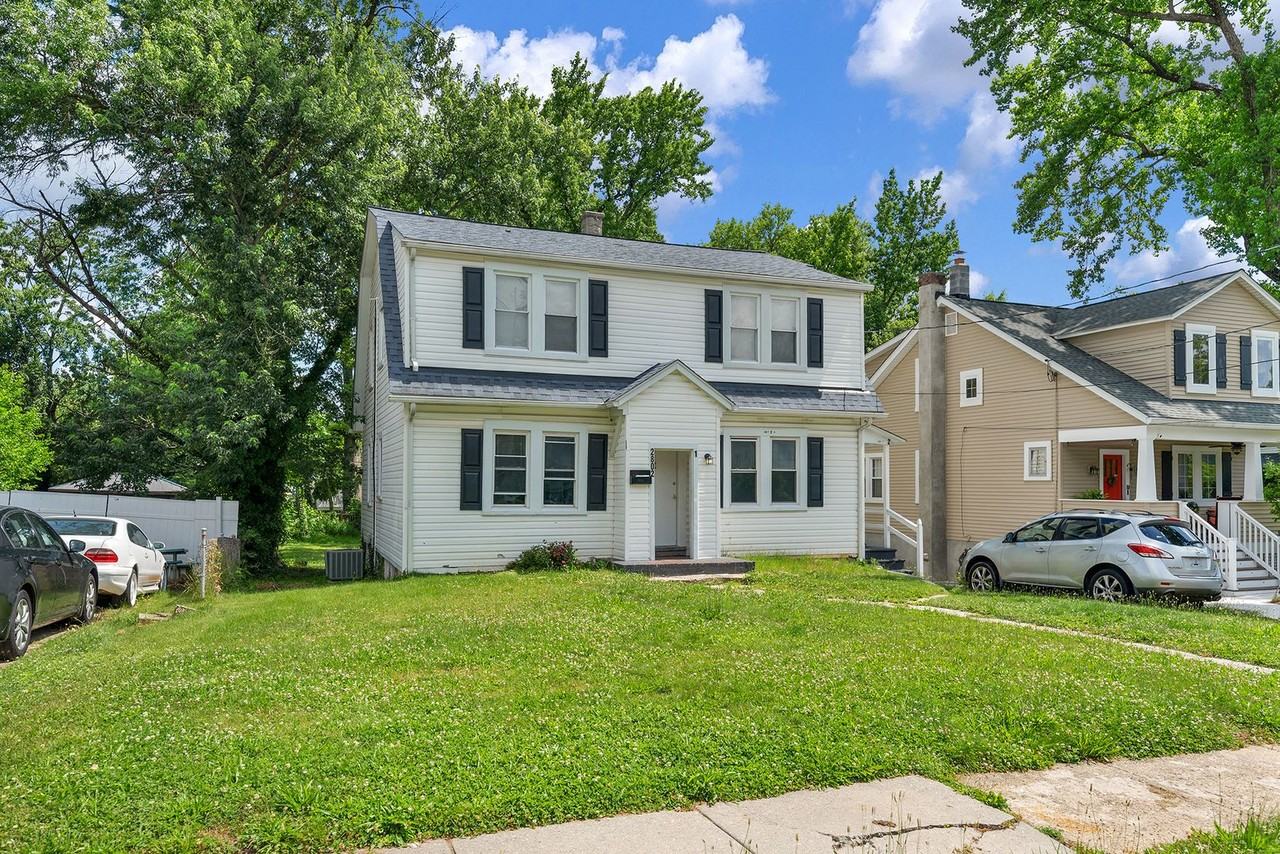 2802 Berwick Ave - Photo 4 of 26