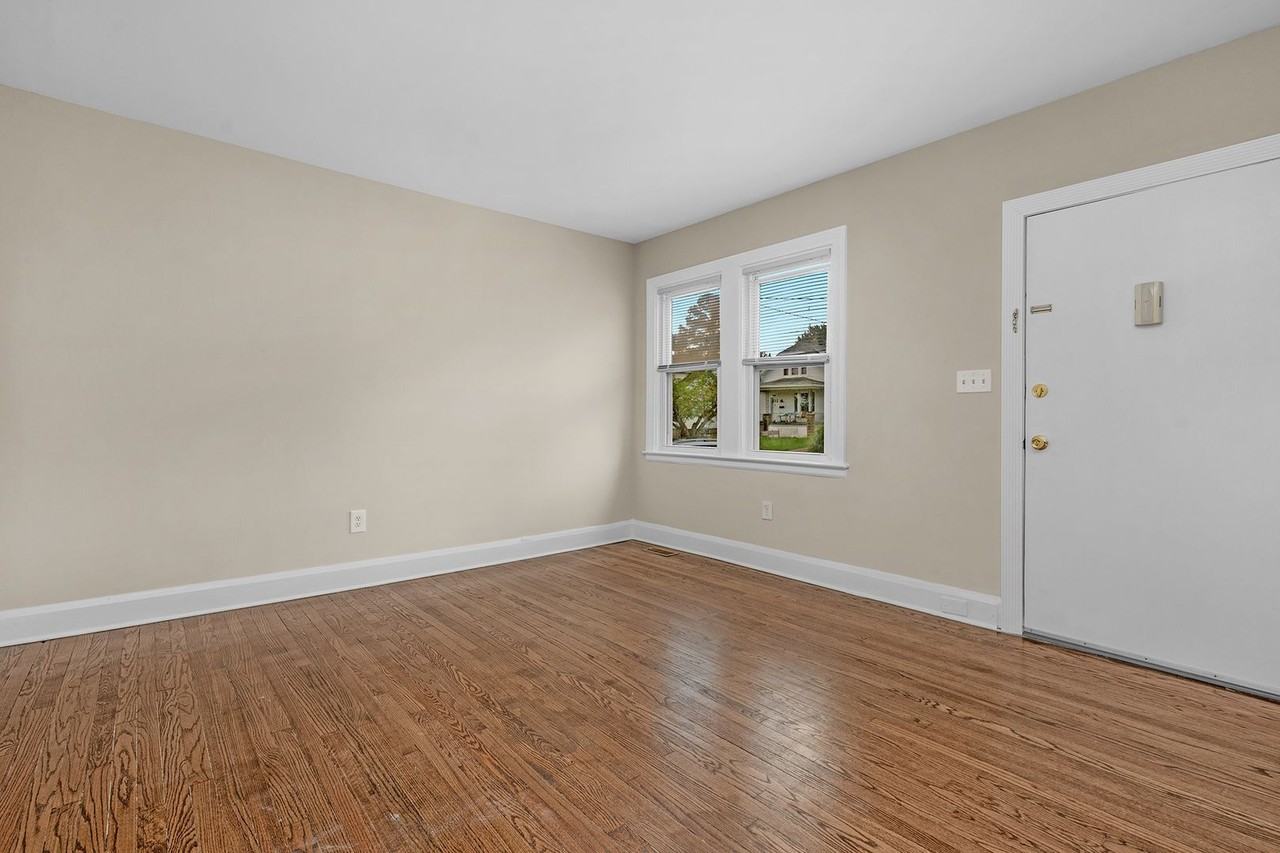 2802 Berwick Ave - Photo 5 of 26