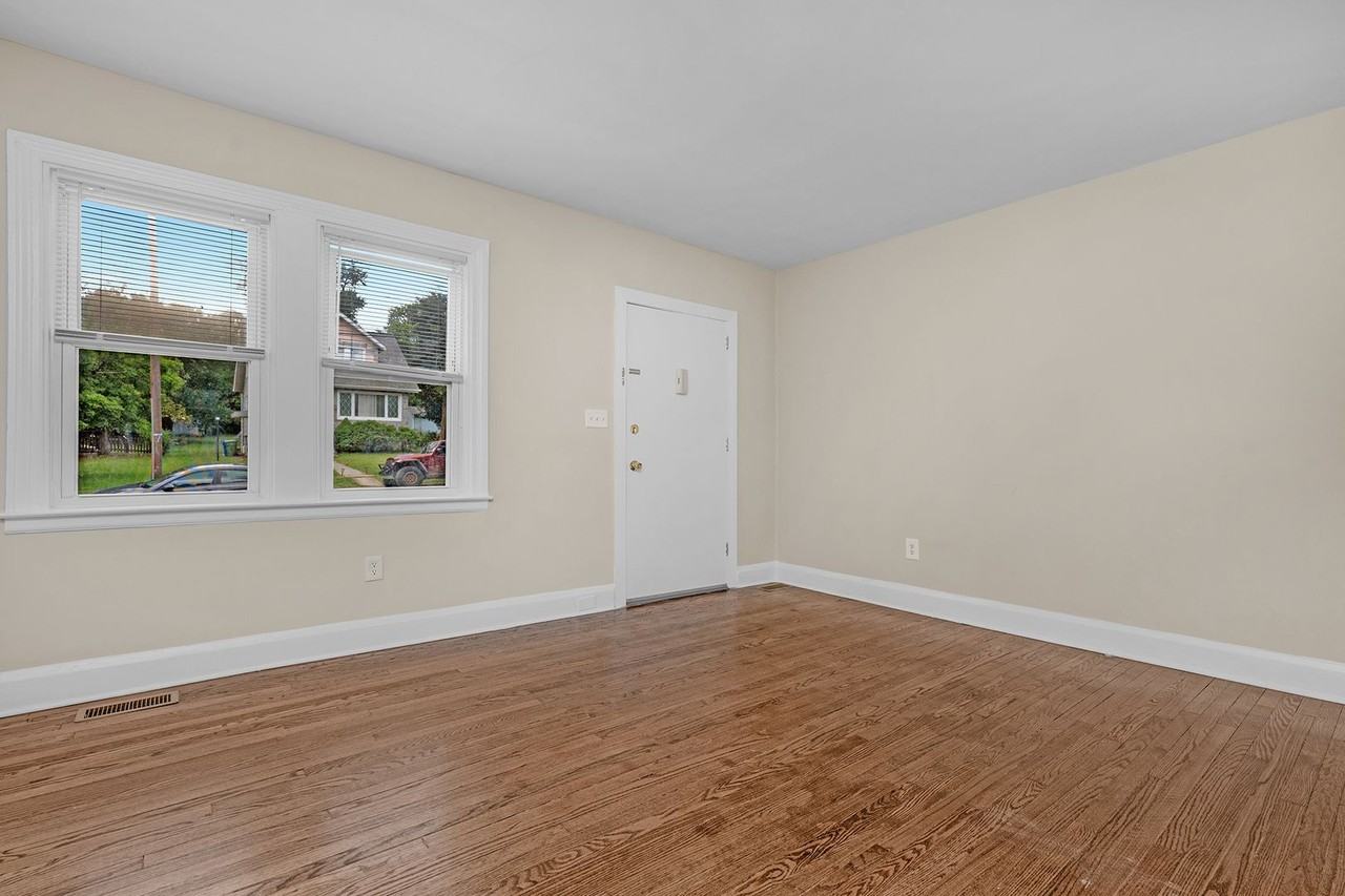 2802 Berwick Ave - Photo 6 of 26