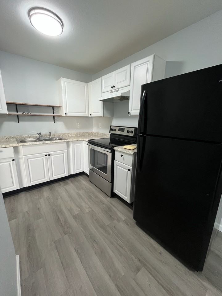 326 Stratford Way - Photo 2 of 13