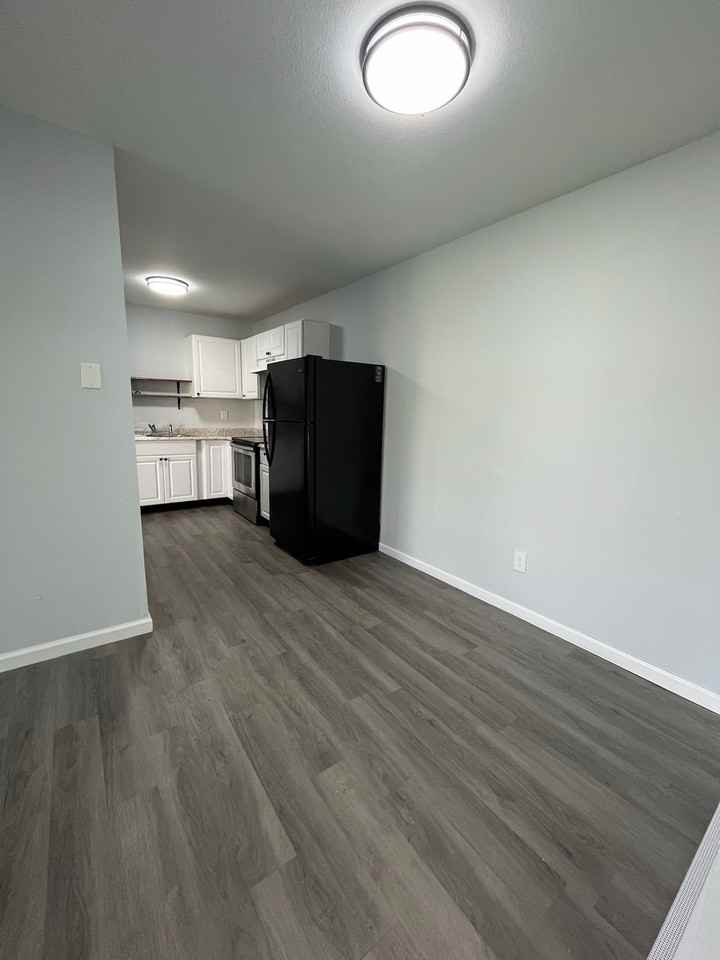 326 Stratford Way - Photo 3 of 13