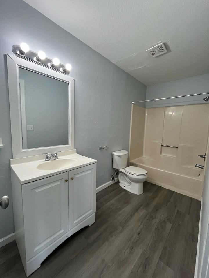 326 Stratford Way - Photo 4 of 13