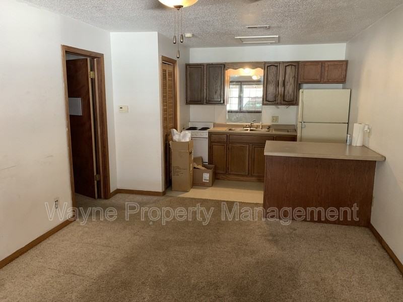 1219 2nd St #8 - Photo 3 of 10