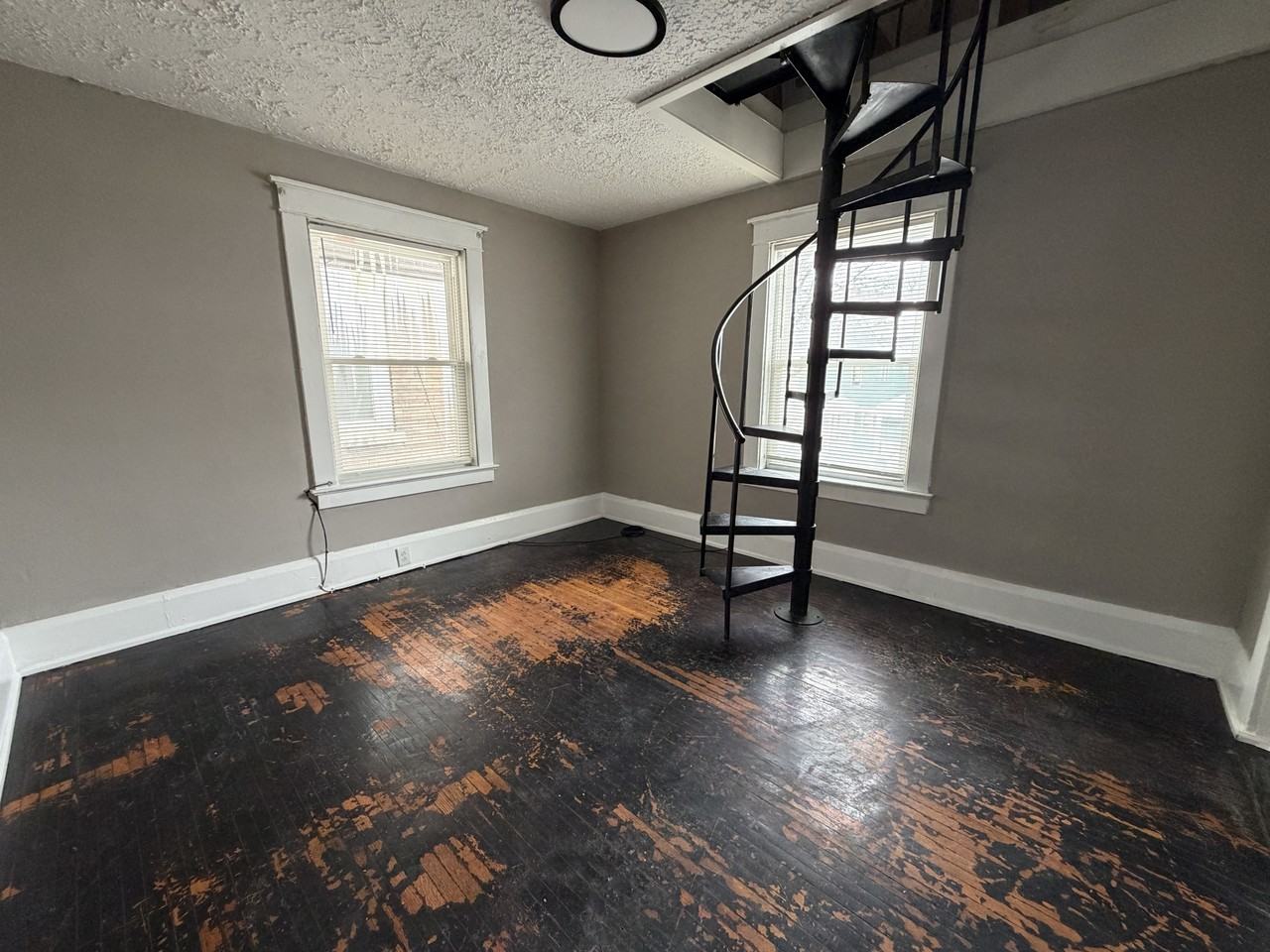 355 Broadway - Photo 2 of 5