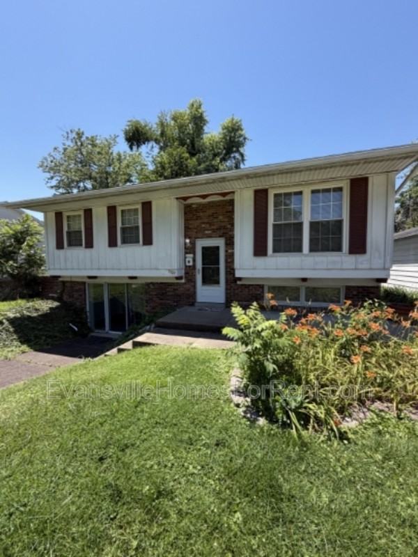 1309 Alvord Ln - Photo 4 of 21
