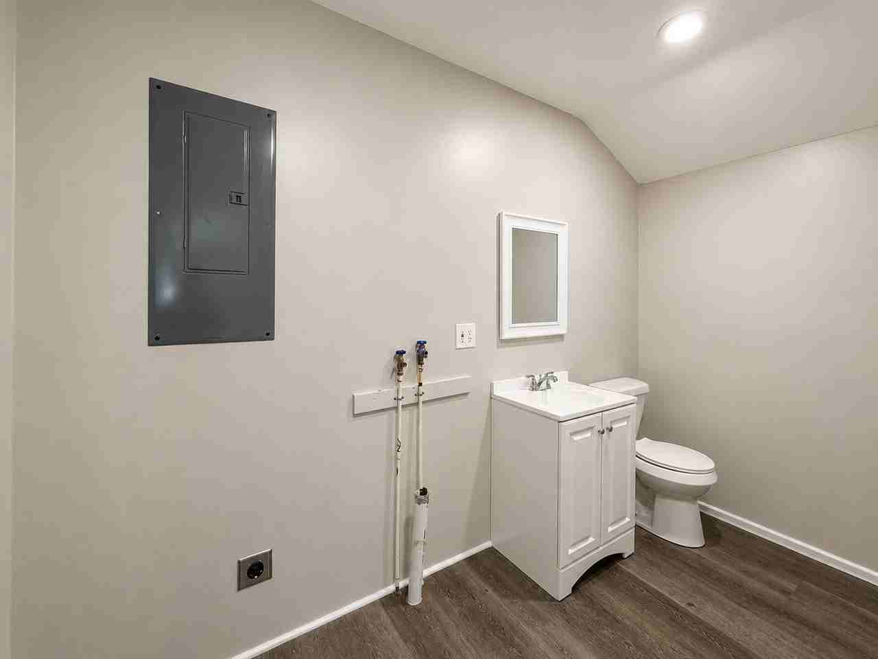 686 W 4th St - Photo 7 of 10
