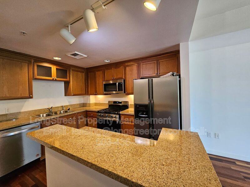 910 Se 42nd Ave #210 - Photo 3 of 14