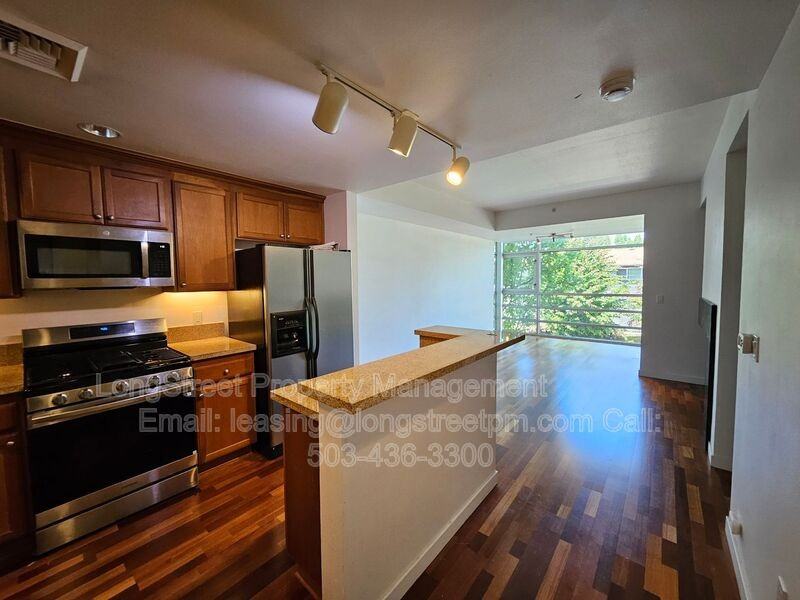 910 Se 42nd Ave #210 - Photo 5 of 14