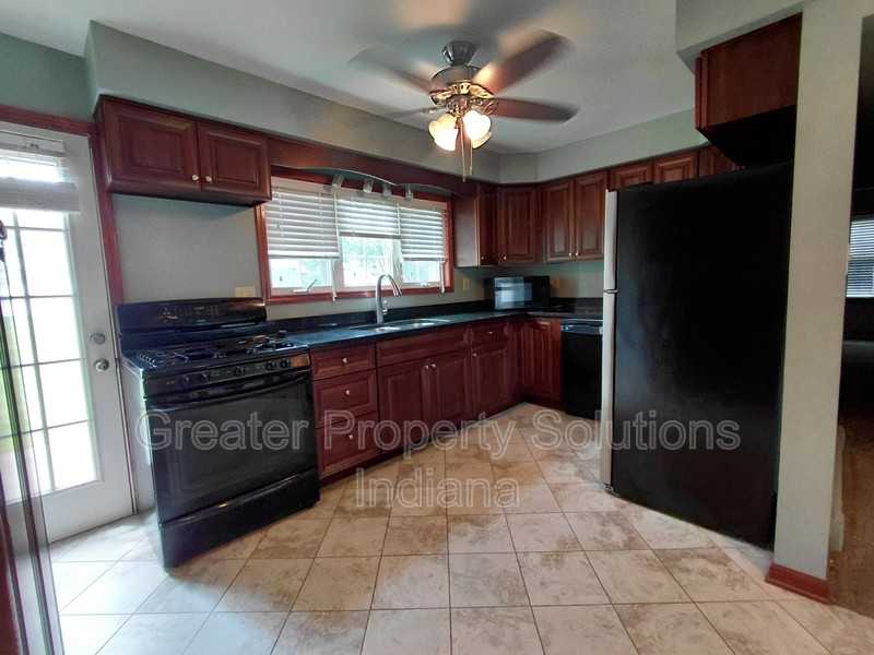 625 E South St - Photo 4 of 20