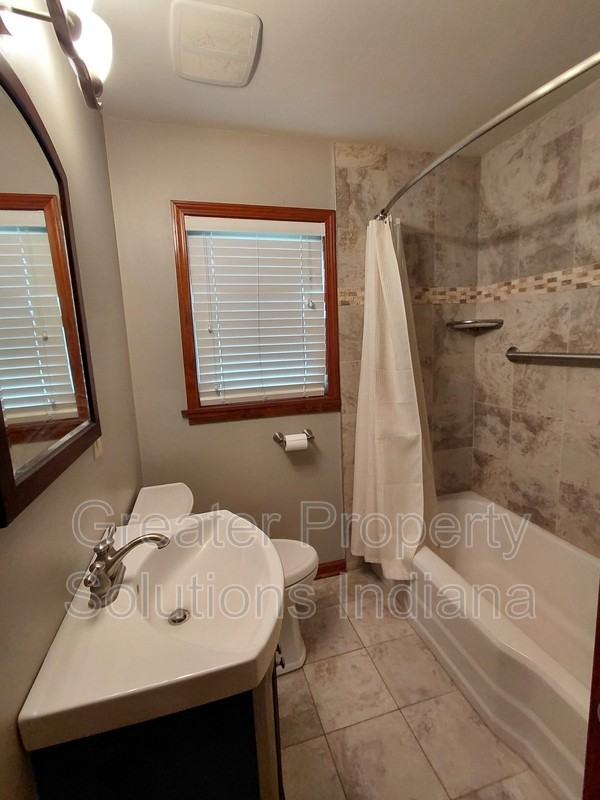 625 E South St - Photo 6 of 20