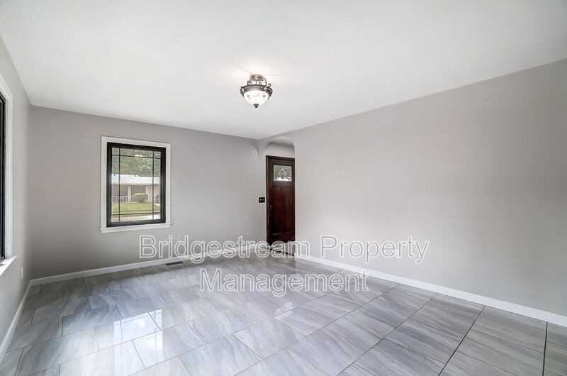 4354 Meadowcroft Rd - Photo 2 of 26