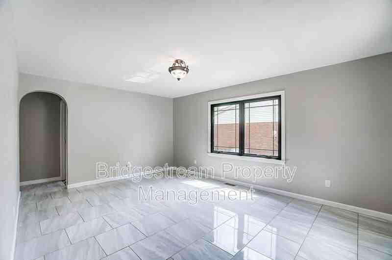 4354 Meadowcroft Rd - Photo 4 of 26