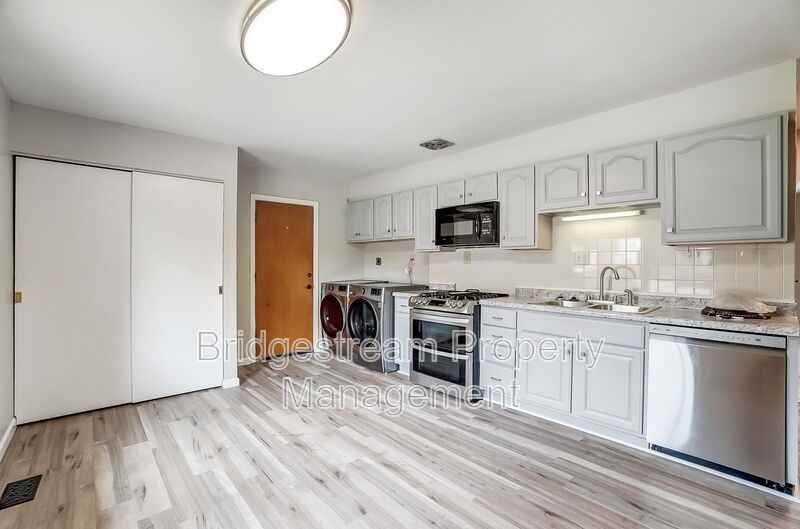4354 Meadowcroft Rd - Photo 5 of 26