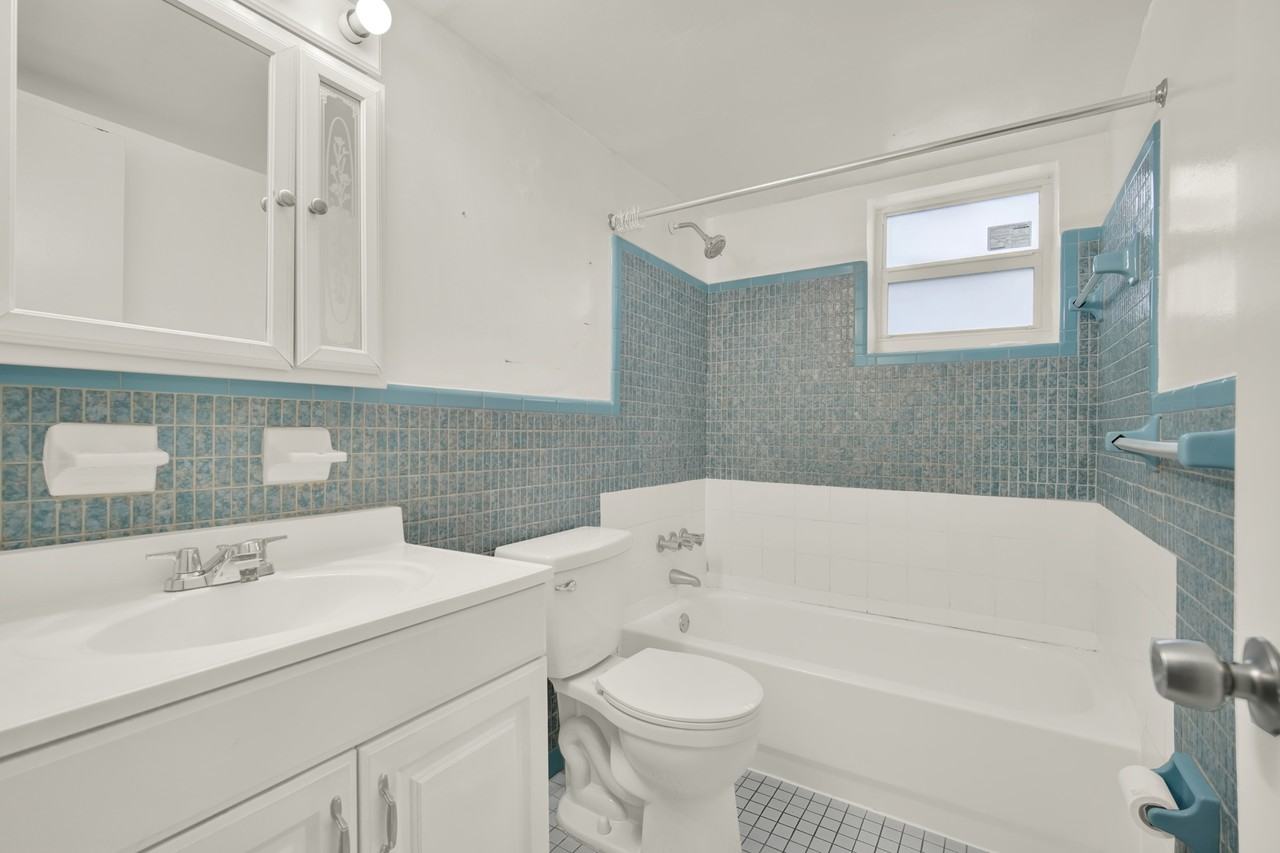2726 SW 21 St. - Photo 6 of 12