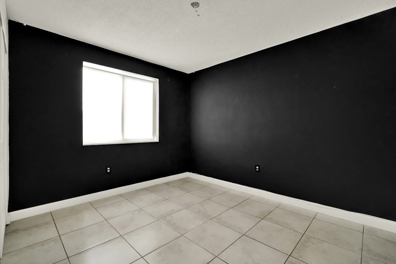 2726 SW 21 St. - Photo 7 of 12