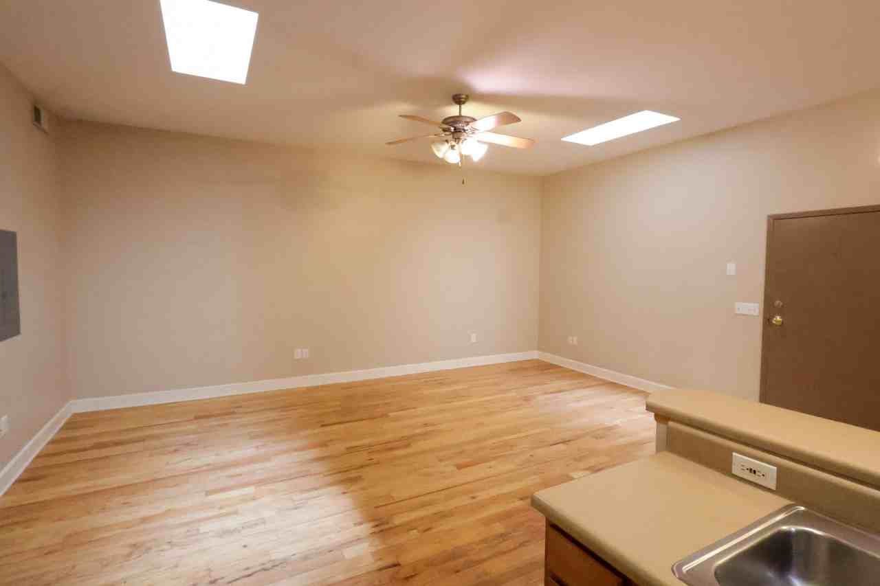 122 N College Street - Photo 5 of 7