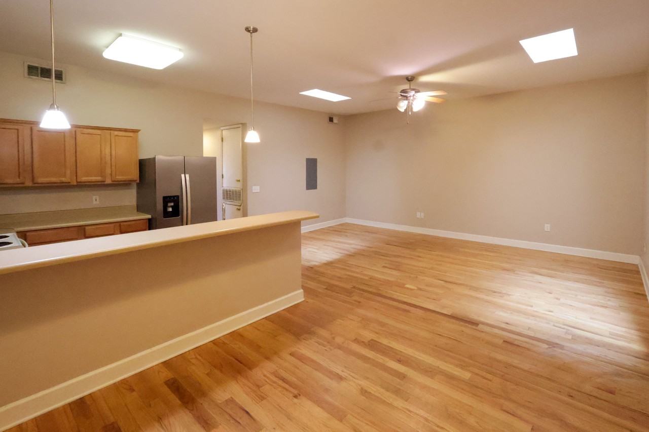 122 N College Street - Photo 6 of 7