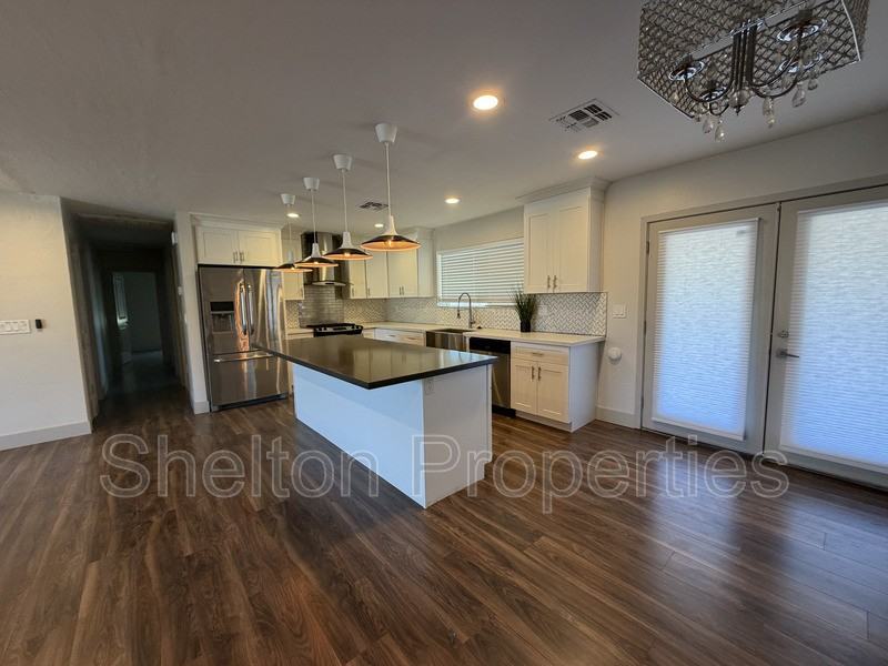 3129 E Turney Ave - Photo 3 of 27