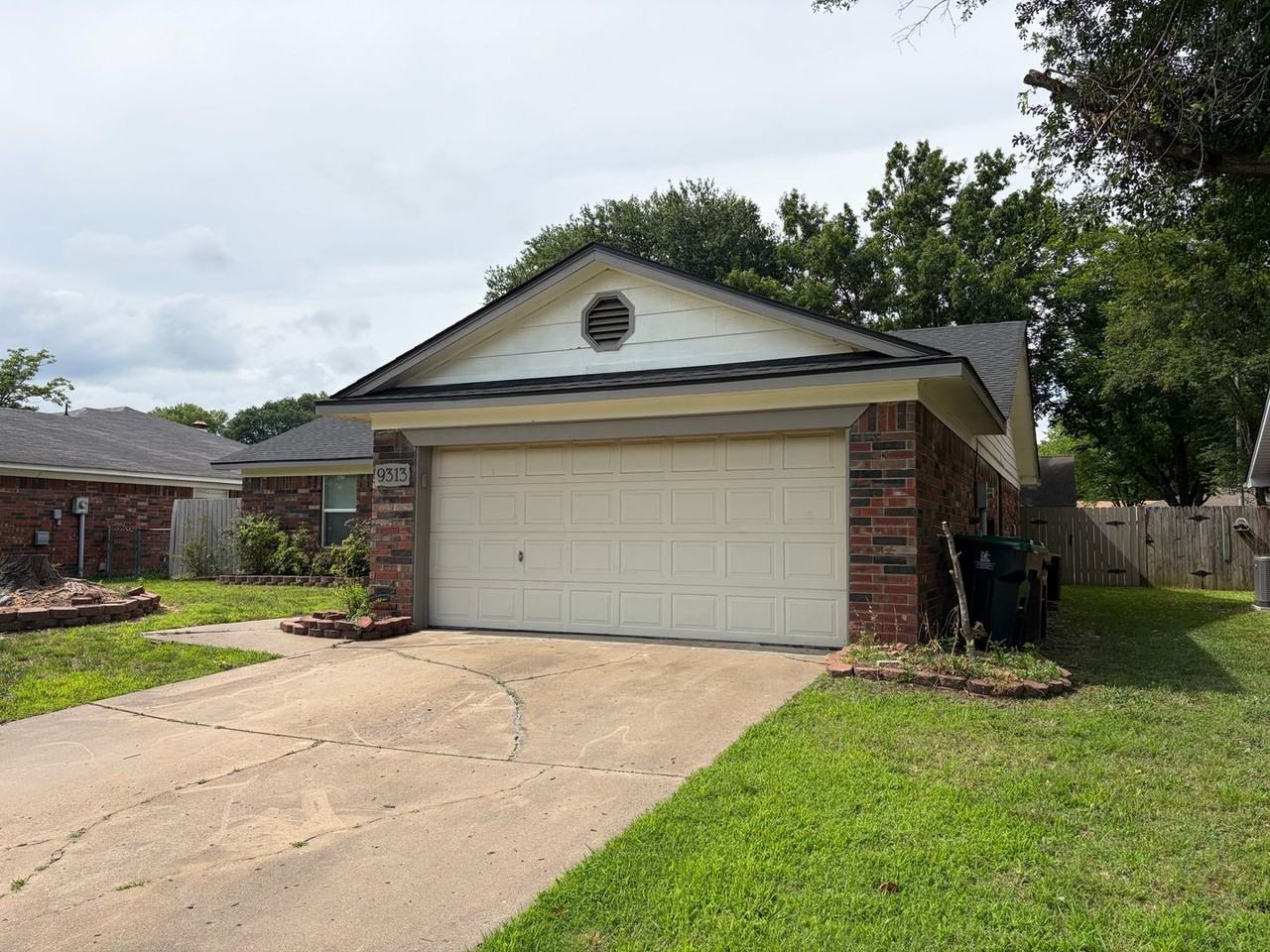 9313 Houston St - Photo 2 of 22