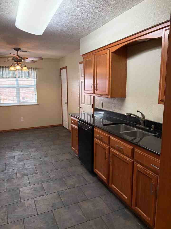 9313 Houston St - Photo 5 of 22